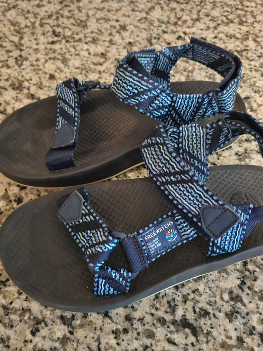 Freewaters Women's Sz 8 Cloud9 sandals w/ blue and white patterned strap
